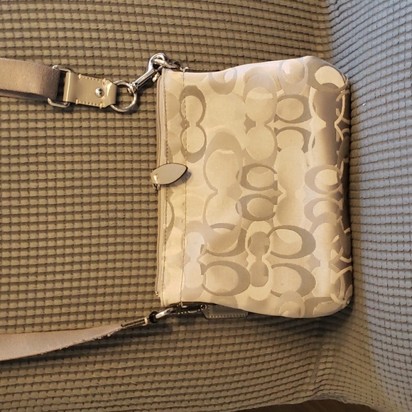 Coach crossbody - Picture 2 of 3